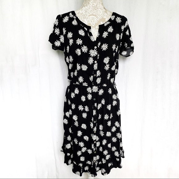 J. Jill Dresses & Skirts - J. Jill / Black, White Daisy Print Wrap Front Midi Dress Sz medium
